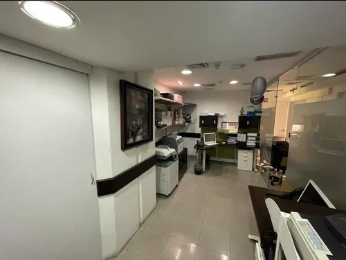 Oficina Remodelada Minimalista