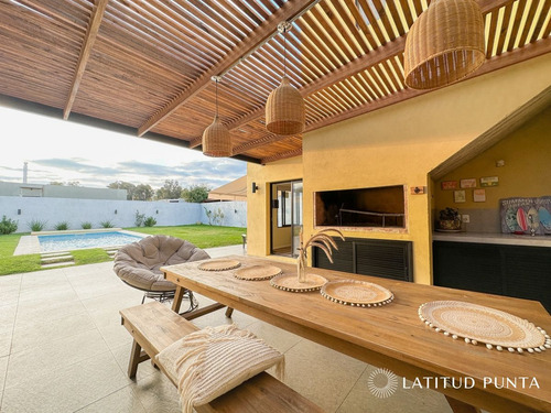 Imagen 6 de 30 de Casa Con Vista A Laguna Del Diario, 3 Dormitorios Más Dependencia Y Piscina