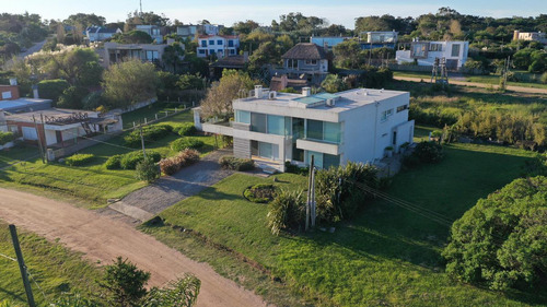 Casa Moderna, Espaciosa Con Vista Al Mar