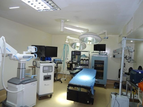 Imagen 28 de 30 de Centro Medico Quirurgico Clinica En Chuao 22-14163