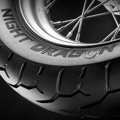Pirelli Custom Night Dragon de 240/40-18