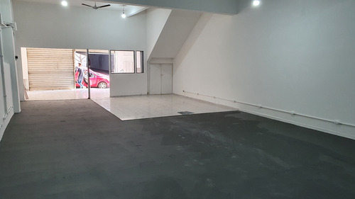 Imagem 7 de 10 de Sala Loja Comercial De Rua, Espaçosa E Recem Pintada
