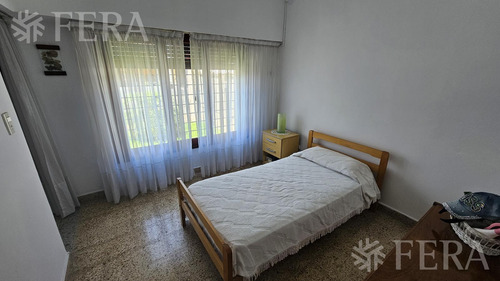 Venta De Casa De 5 Ambientes Con Cochera Y Quincho En Wilde