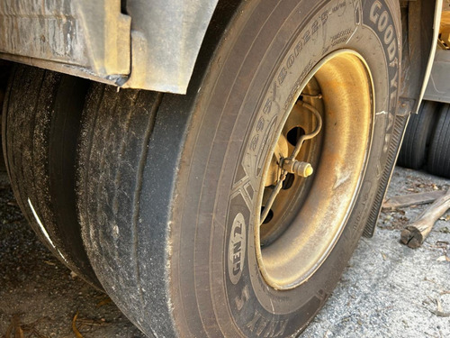 Bi-caçamba Randon Bi-trem Basculante Com Pneus