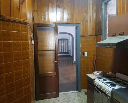 Venta - Departamento 4 Dormitorios 2 Baños - Calle Emilio Olmos