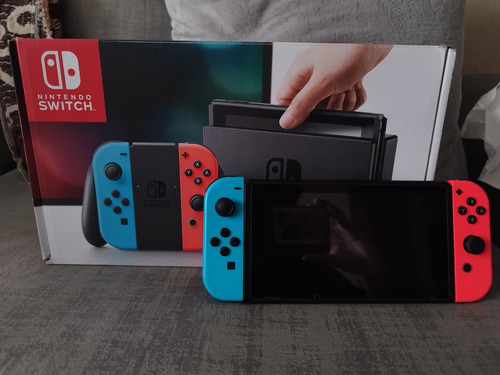 Consola Nintendo Switch + Funda De Viaje (Usado)