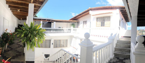 Imagen 2 de 10 de Venta Casa Lomas De La Trinidad 390mts2. Baruta 6h/5b/7p.e