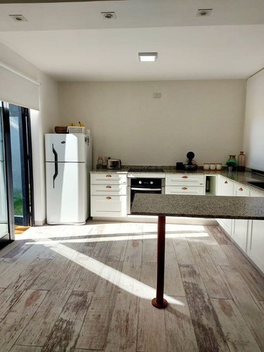 Imagen 4 de 19 de Hermosa Casa Minimalista En Venta De 4 Ambientes Cochera Y Jardín En Adrogué