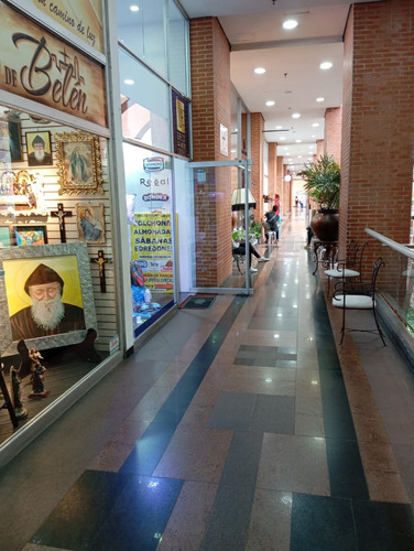 Local En Alquiler. Centro Comercial, Plaza Las Américas.