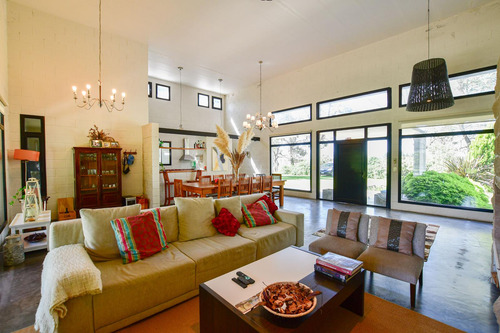 Casa En Venta / Alquiler En Campos De Roca I