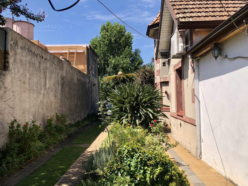 Excepcional Chalet De Estilo Sobre Lote Doble - Venta Directa!!