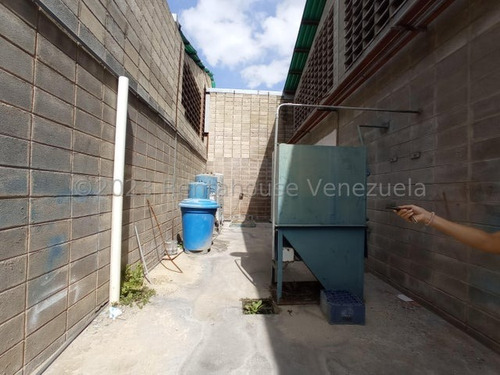 Galpón Industrial En Venta La Providencia, Intercomunal Turmero 24-3931 Hc
