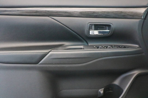 Imagem 5 de 15 de Mitsubishi Outlander 2.0 Comfort 16v Gasolina 4p