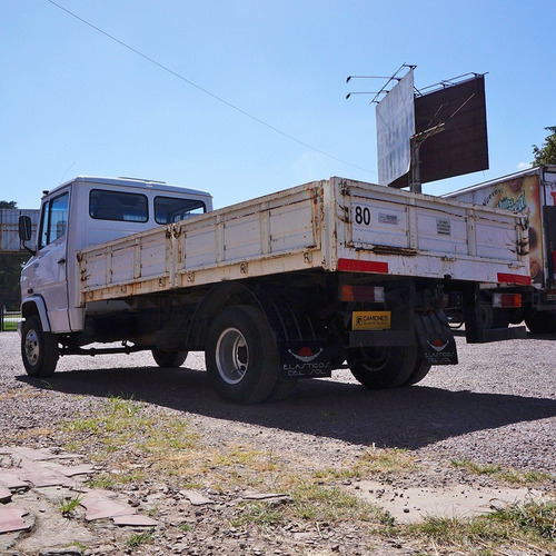 Camion M. Benz 710 '06 C/ Carroc. Baranda Volcable