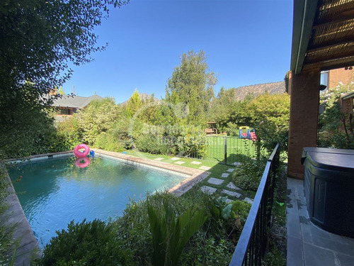 Casa En Arriendo De 5 Dorm. Golf De Manquehue