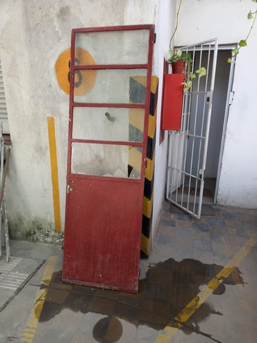 Puerta De Metal Con Vidrios