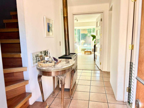 Casa En Condominio De 310 M2 Con Piscina (106395)