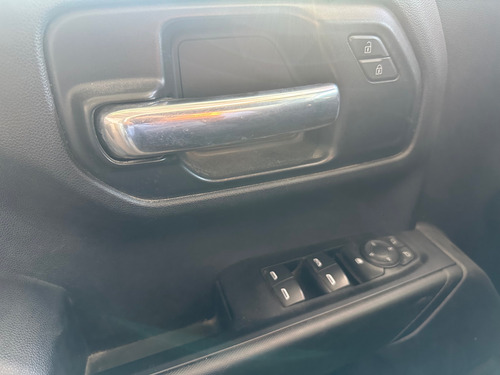 Chevrolet Silverado 4.3 WT DOBLE CAB 4x4