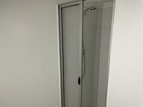 Hermoso Y Amplio Dpto Al Lado De La Estacion Del Metro.