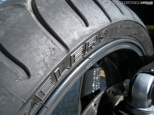 Neumático Metzeler Roadtec Z6 120/70-17 Xj6 Hornet Cbr Srad