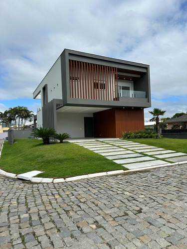 Casa Moderna Em Condomínio Fechado A 150 Metros Da Praia !