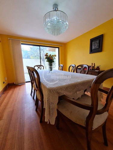 Casa En Venta De 6 Dorm. En Las Condes