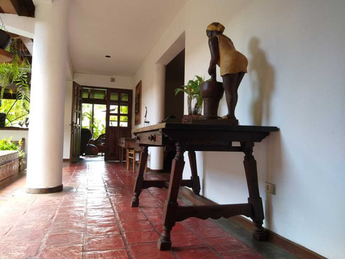 Imagen 7 de 30 de Se Vende Hermosa Casa Colonial 550m2 7h/6b/4p La Lagunita 7108