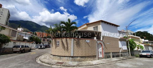 Excelente Casa Remodelada En Venta Los Chorros, Sector El Rosario Calle Cerrada Con Vigilancia 22-420
