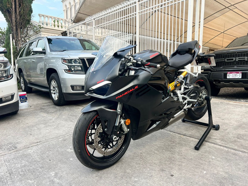 Ducati Panigale V2 Thrilling Black 2024