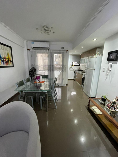Departamento En Venta De 3 Ambientes Con Balcón Y Espacio Guardacoche- Wilde