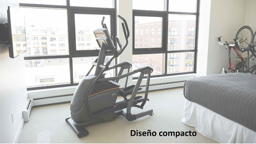 Elíptica Matrix E30 Xir Con Consola Hd Residencial