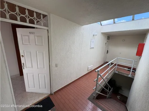 Apartamento En Modelia Occidental Rah Co: 25-142