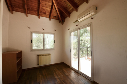 Casa De 4 Habitacaiones En El Lauquen. Acepta Permuta En Capital O Financiacion.