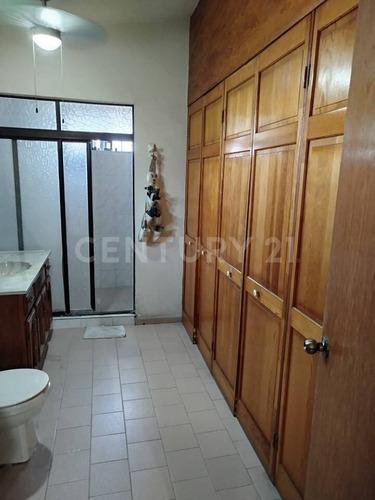Casa En Venta En Col. Lomas Del Roble En San Nicolas De Los Garza Nuevo Leon
