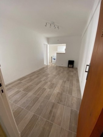 Imagen 3 de 16 de Venta De Departamento 2 Ambientes, La Perla. Reciclado