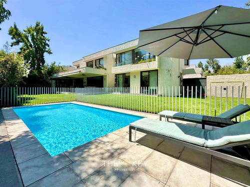 Casa En Arriendo De 5 Dorm. En Las Condes