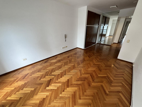 Departamento En Venta En La Lucila De 4 Ambientes Con Dependencia, Cochera Con Baulera