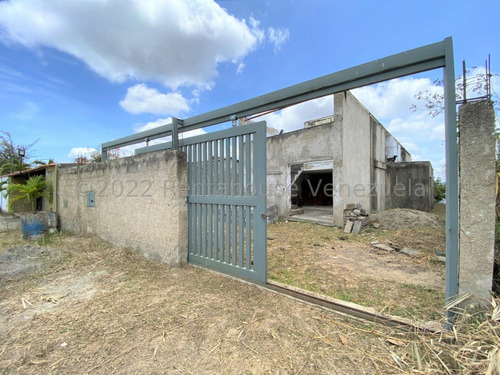 Casa De Montana Por Terminar Con Hermosa Vista En Calle Ciega, En La Via Al Club Furia