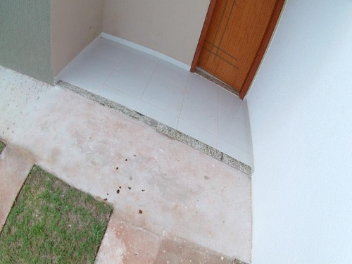 Imagem 9 de 30 de Macafé, Casa Linear, Com 2 Quartos 1 Suite, Sol Da Manhã, Piso Cerâmico, Janelas Em Blindex, Pias E Bancadas Em Granito Verde Ubatuba, Telhado Colonial, Terreno Com 150 M², Murado - Ca00200 - 32209136