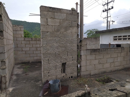 Imagen 18 de 21 de *+584144713559* Galpon En Venta En Complejo Ind Santa Rosa/pto Cabello/carabobo. 3000mts,areas De Ofocina,6baños,area De Comedor,banco De Transformadores Alta Tension,conj Cerrado,tanque De Agua.