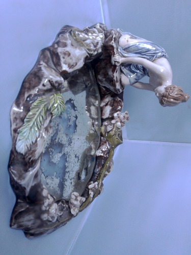 Excepcional Porcelana Figura De Mujer Reflejandose En Lago (Usado)