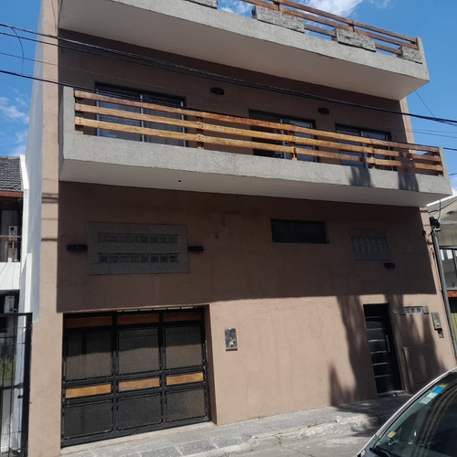 Casa En Venta Zona Word Villa Sarmiento Amplio Fondo, Pileta 8 X 4 Hermoso Barrio