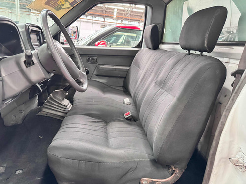 Nissan NP300 2.5 TDI CAJA SECA MT