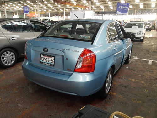 Imagen 3 de 9 de Dodge Attitude 1.6 Gl Aut Ac 2009