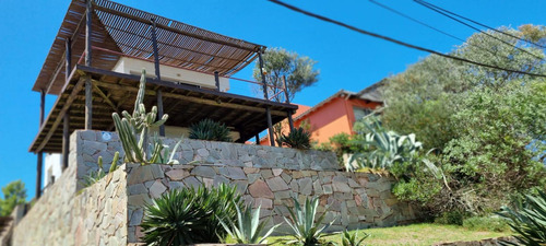 Venta Casa 4 Dormitorios Con Piscina Y Gran Fondo En Solanas