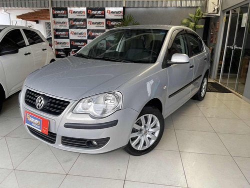 Volkswagen Polo Sedan 1.6 Vht Total Flex 4p