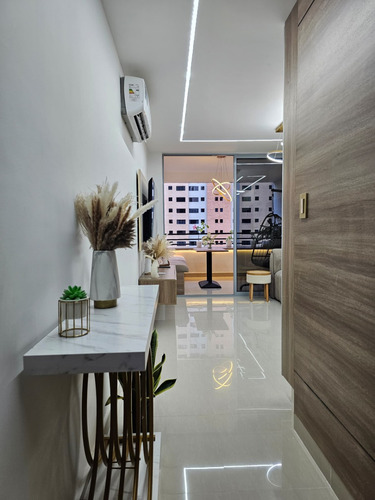 Venta De Moderno Apartamento En Resd. Aspen En La Ubr La Trigaleña Cod Dc25707