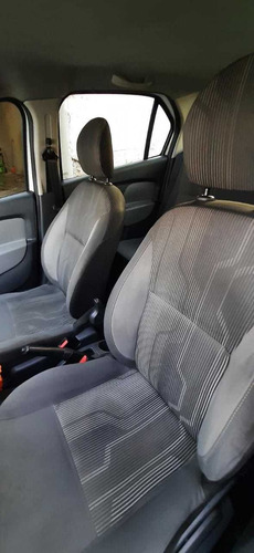 Imagem 10 de 15 de Renault Logan 2017 1.6 16v Expression Sce 4p