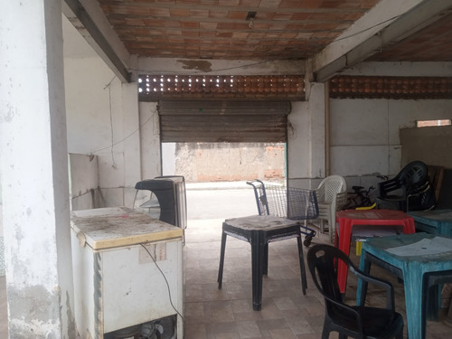 Área Com Piscina, 2 Casas, 6 Kitnet, 1 Loja !
