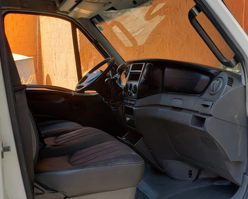 Iveco Daily 35s14 - 2015 (caminhonete)